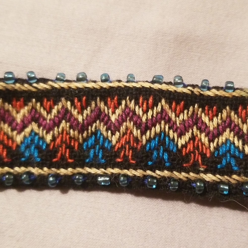 Adjustable Aztec pattern cloth bracelet - Picture 3 of 4